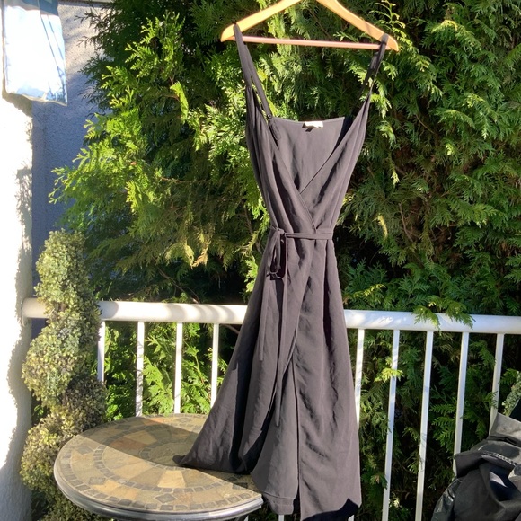 Aritzia Wilfred astere midi dress in black - Picture 5 of 8